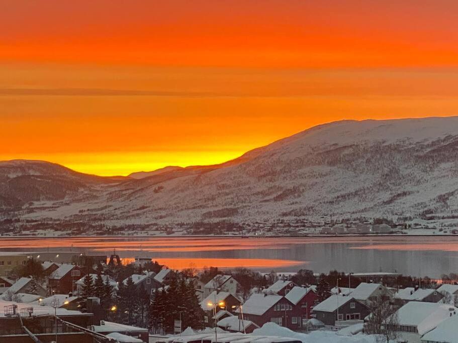 Aurora Apartment Very Close To Cable Car And Sherpatrappa Tromsø Extérieur photo