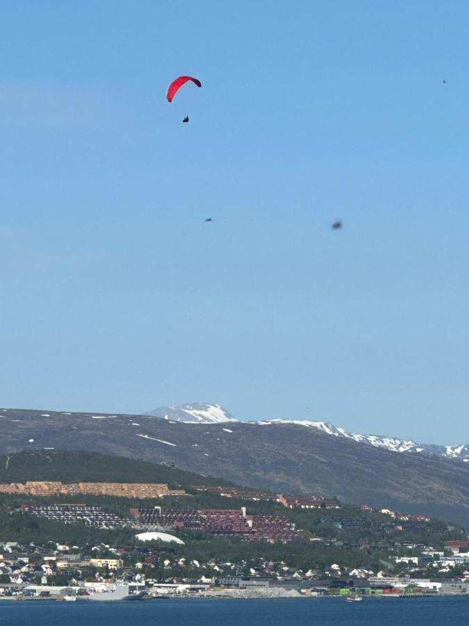 Aurora Apartment Very Close To Cable Car And Sherpatrappa Tromsø Extérieur photo